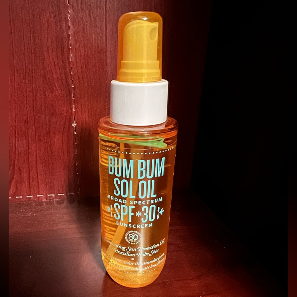 NWOB Sol de Janeiro Shimmering Oil SPF 30. Classic scent, bronze shimmer & SPF!
